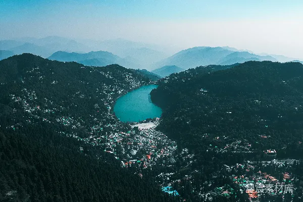 高清摄影 城市和湖泊的空中俯瞰