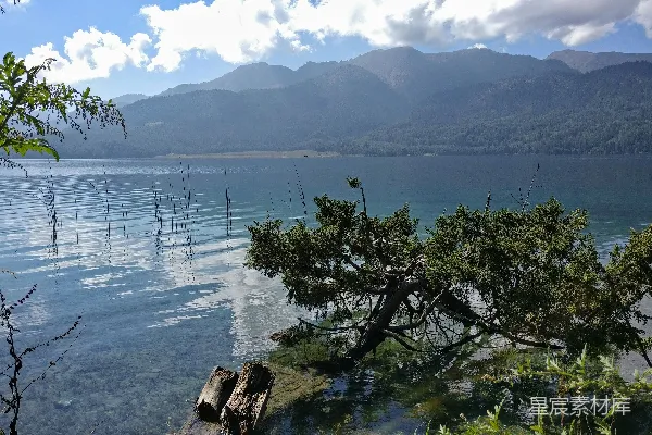 高清摄影 白天平静的水面