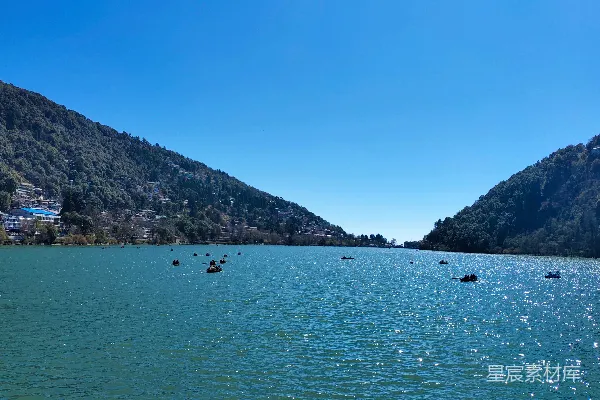 高清摄影 山间白天的水域