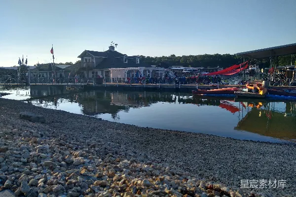 高清摄影 海滩上的人在白天。