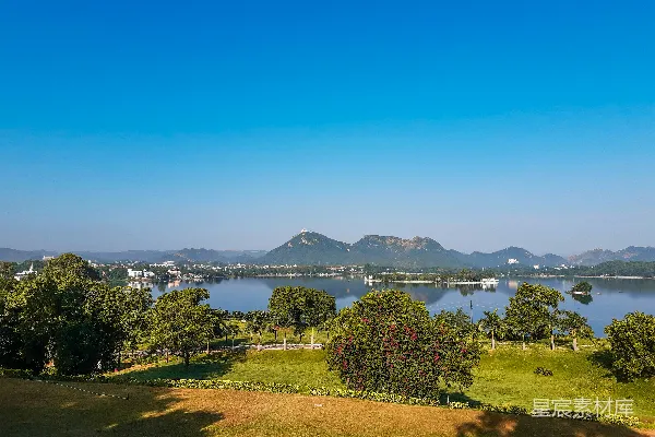 高清摄影 远处湖光山色的一幅美景
