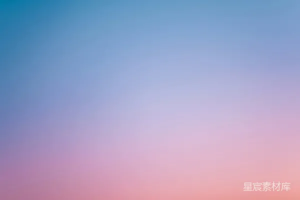 高清摄影 粉蓝相间的天空中点缀着几朵云。