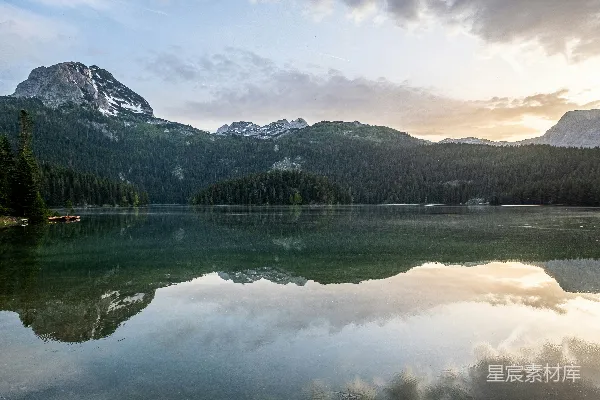 高清摄影 背景中的湖泊