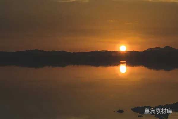 高清摄影 夕阳下的山影