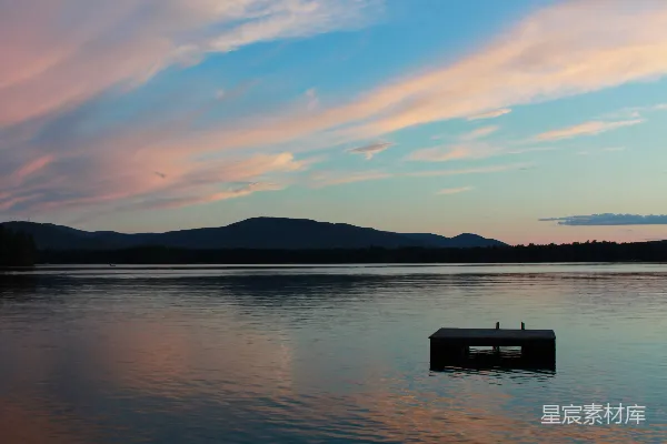 高清摄影 水上的小船