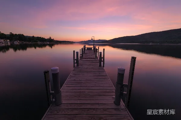 高清摄影 靠近水体的一个码头