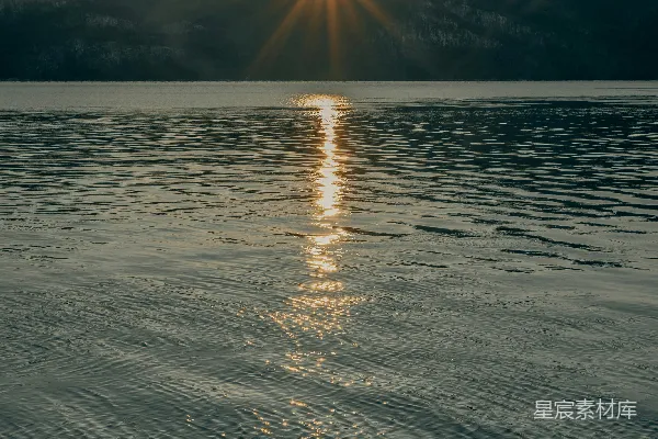 高清摄影 夕阳下的水域