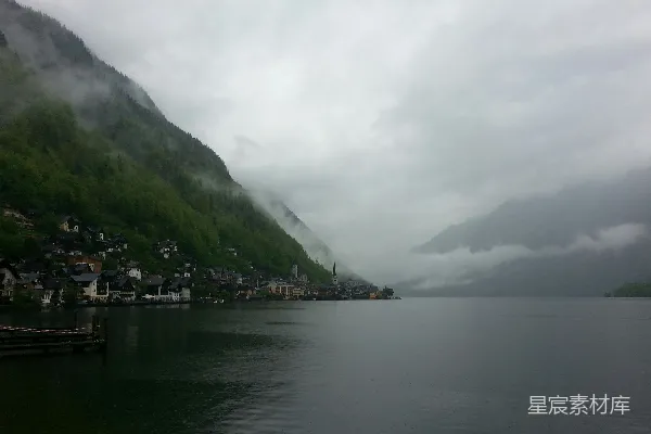 高清摄影 湖对岸的房屋