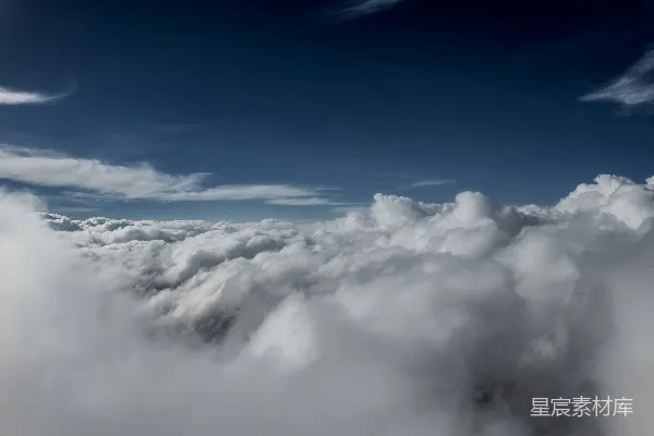 高清摄影 飞机窗户旁看云的景象