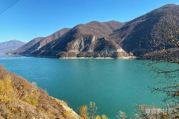 高清摄影 山丘靠近水域