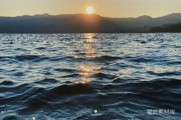 高清摄影 夕阳下的水面