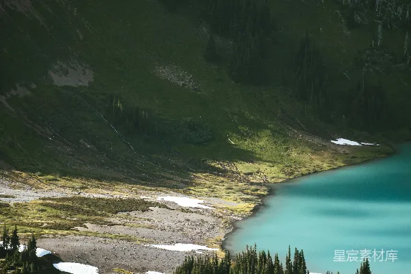 高清摄影 山间的一湖水