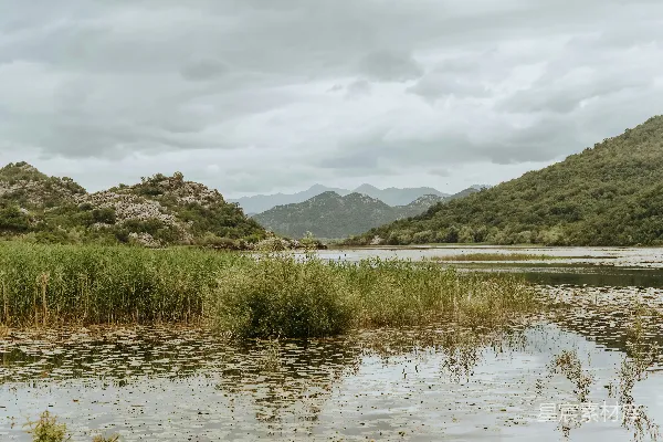 高清摄影 山脚下湖的景色