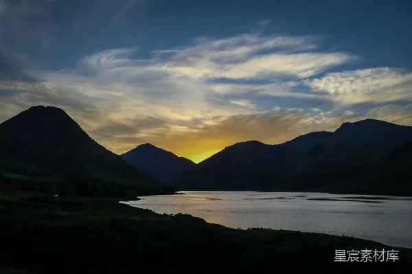 高清摄影 山间白天的水域