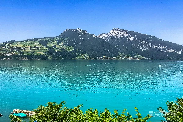 高清摄影 山间平静的水面
