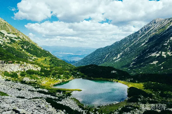高清摄影 山间一处小湖