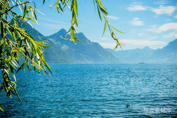 高清摄影 山间白天的水域