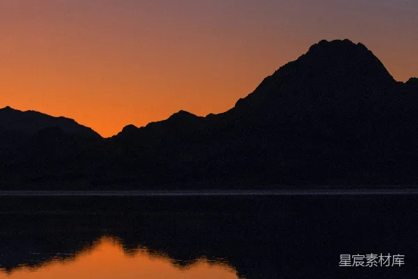 高清摄影 山峦之上，夕阳西下