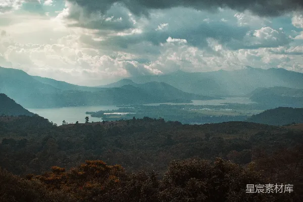 高清摄影 云遮远山近水的一幅美景