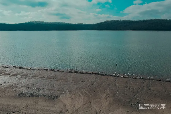 高清摄影 一个有水域的海滩