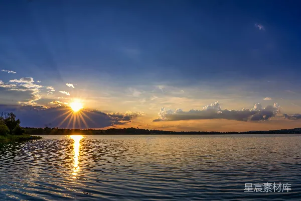 高清摄影 夕阳下的水面
