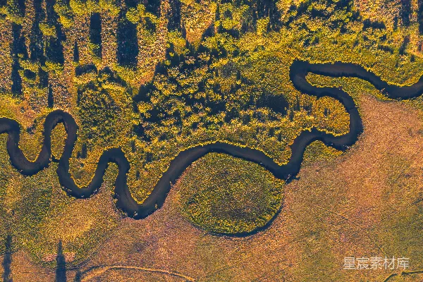 高清摄影 一条河流和土地的空中俯视图
