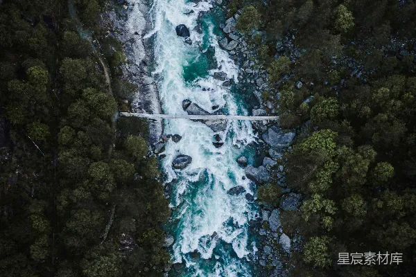 高清摄影 绿树与 waterfall