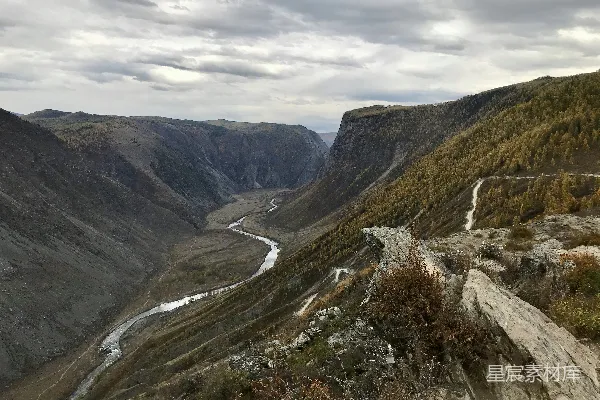 高清摄影 云下之山