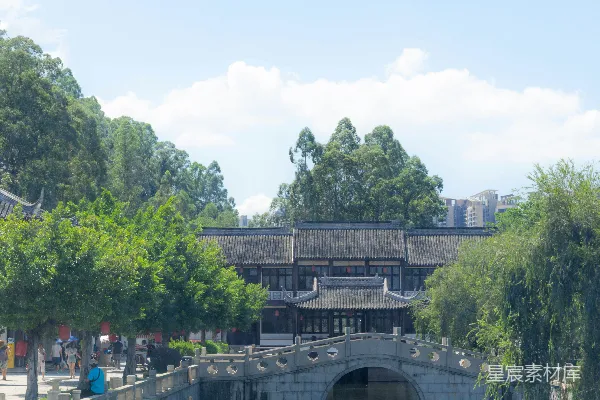 高清摄影 背景中有座桥的水域