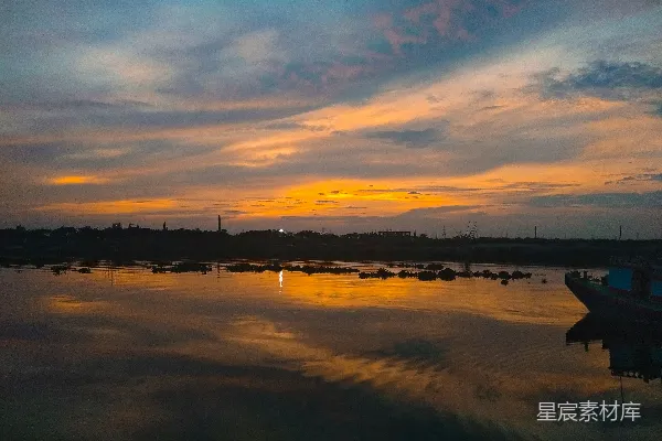 高清摄影 夕阳下的平静水域