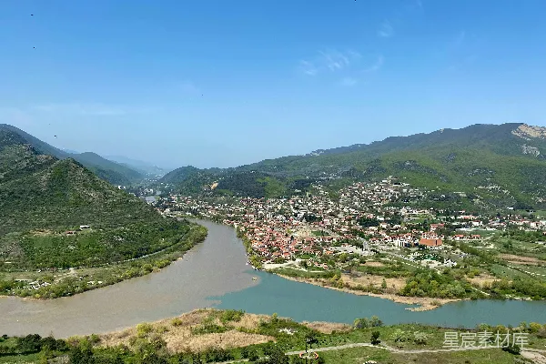 高清摄影 一条河流穿过城市