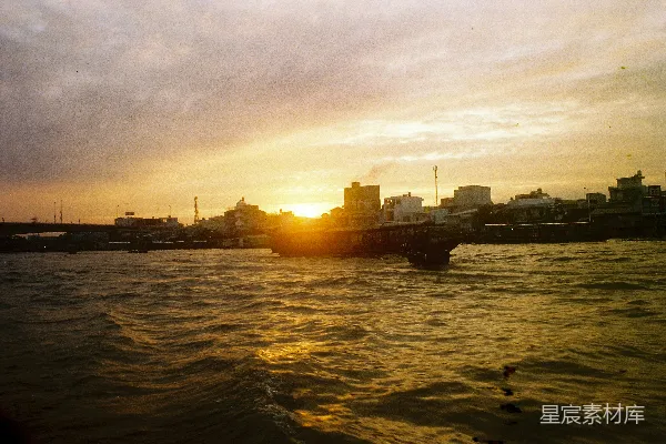 高清摄影 夕阳下的平静海洋