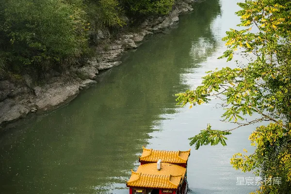 高清摄影 水上的小船