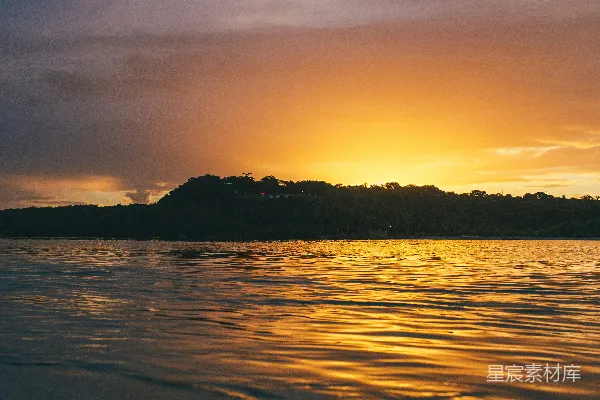 高清摄影 夕阳下的水域