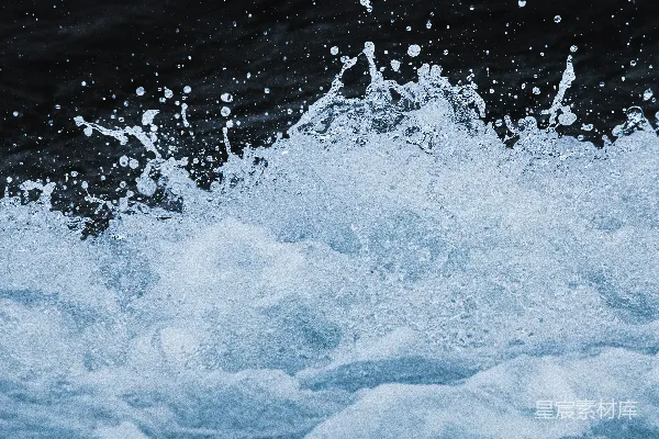 高清摄影 海洋中的一处特写镜头，只见海浪。
