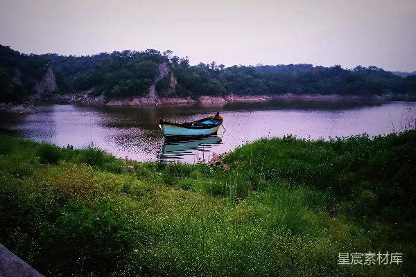 高清摄影 水上的小船