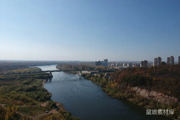 高清摄影 城市建筑物附近的日间水面