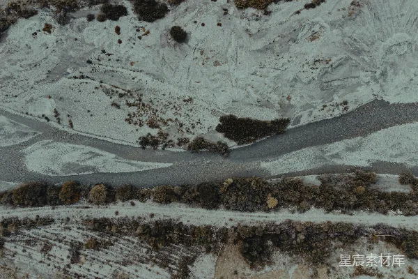 高清摄影 覆盖着白雪的山峰俯瞰图