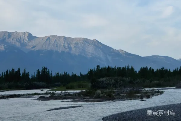 高清摄影 背景中的山河