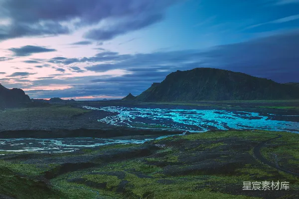 高清摄影 白天近水边的绿草 fields