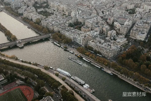 高清摄影 城市上空俯瞰景象，河流在其中。