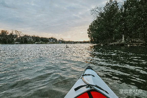 高清摄影 kayak上看去一片湖景