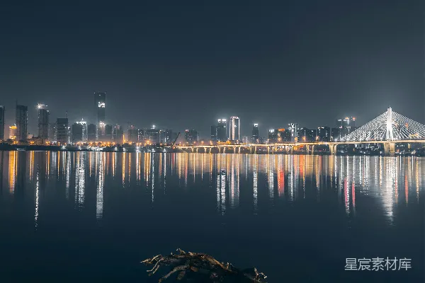 高清摄影 城市在夜间亮起了灯火