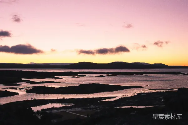 高清摄影 夕阳下的一片水域景象
