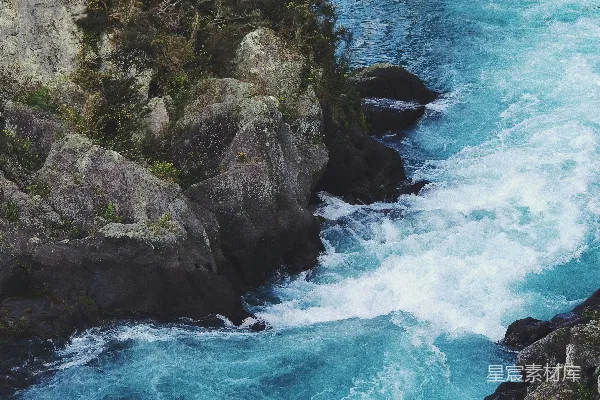 高清摄影 河流与岩石峭壁