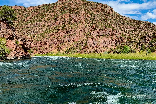 高清摄影 海边的山峰