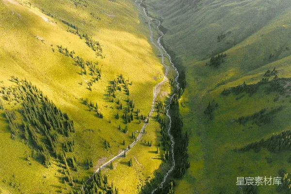 高清摄影 一条蜿蜒穿过山谷的道路