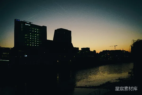 高清摄影 从河对岸看夜晚的城市景观