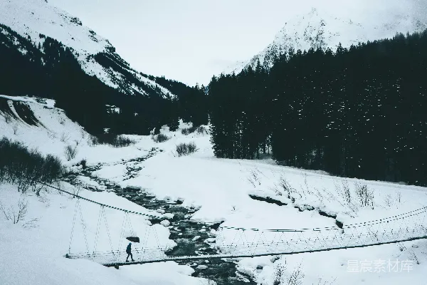 高清摄影 白天覆雪的山峦