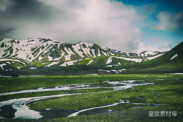高清摄影 绿色与白色的山的风景照片